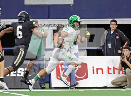 Thumbnail 1 in Pleasant Grove vs. Cuero (UIL 4A Division 2 Championship) photogallery.
