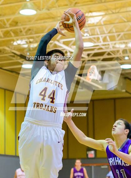 Thumbnail 3 in Stockdale vs. Charlotte (Stockdale Basketball Tournament) photogallery.