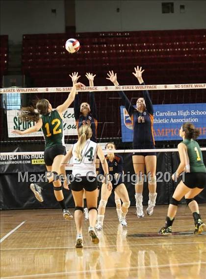 Thumbnail 3 in Northeastern vs Starmount (NCHSAA 2A Final) photogallery.