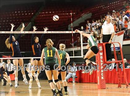Thumbnail 3 in Northeastern vs Starmount (NCHSAA 2A Final) photogallery.