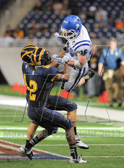 Thumbnail 2 in Catholic Central vs. Clarkston (MHSAA Division 1 Final)  photogallery.