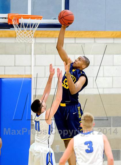 Thumbnail 3 in Rocklin vs River City (Rocklin Holiday Classic) photogallery.