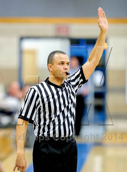 Thumbnail 3 in Rocklin vs River City (Rocklin Holiday Classic) photogallery.