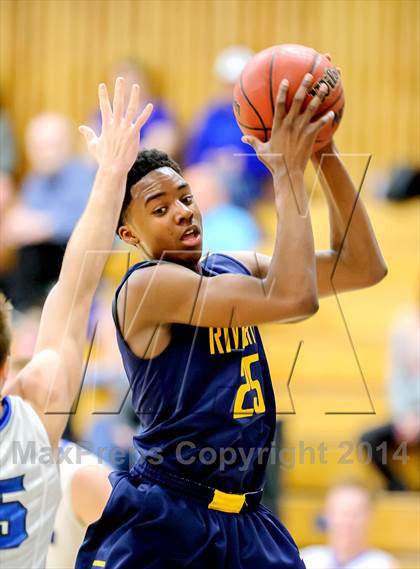 Thumbnail 2 in Rocklin vs River City (Rocklin Holiday Classic) photogallery.