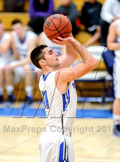 Thumbnail 2 in Rocklin vs River City (Rocklin Holiday Classic) photogallery.
