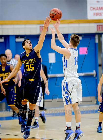 Thumbnail 3 in Rocklin vs River City (Rocklin Holiday Classic) photogallery.