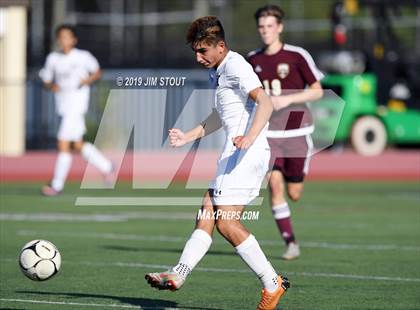 Thumbnail 2 in Harrison vs. Arlington B (White Plains Kickoff Classic) photogallery.