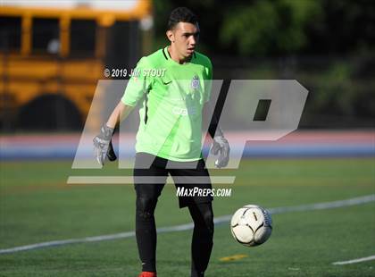Thumbnail 2 in Harrison vs. Arlington B (White Plains Kickoff Classic) photogallery.