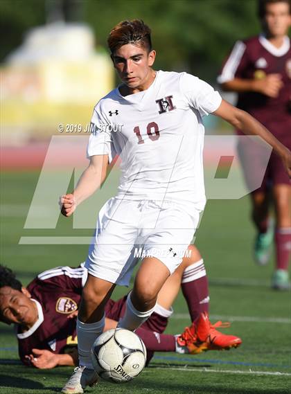 Thumbnail 2 in Harrison vs. Arlington B (White Plains Kickoff Classic) photogallery.