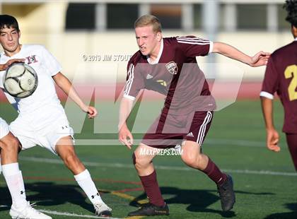 Thumbnail 2 in Harrison vs. Arlington B (White Plains Kickoff Classic) photogallery.