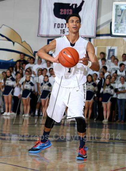Thumbnail 3 in Mater Dei vs. St. John Bosco  photogallery.