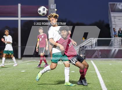 Thumbnail 2 in Longview vs. Red Oak (UIL 5A Region II Area Playoff) photogallery.