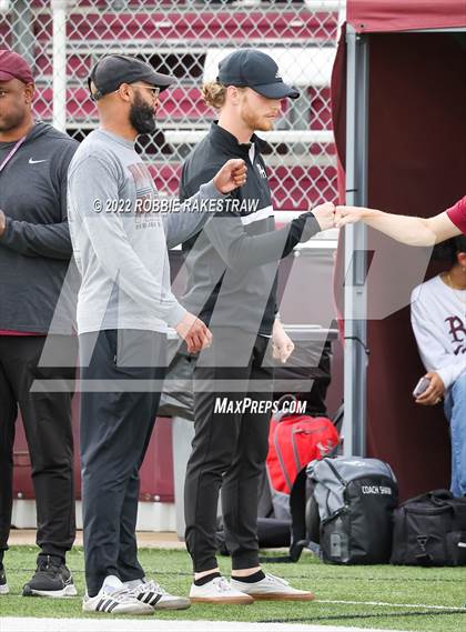 Thumbnail 1 in Longview vs. Red Oak (UIL 5A Region II Area Playoff) photogallery.