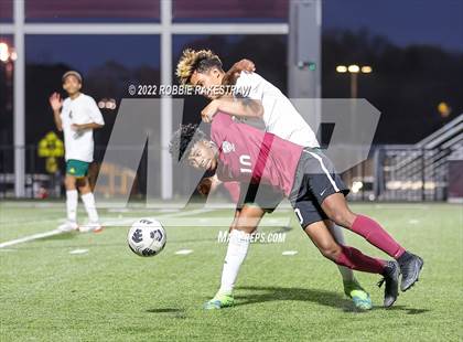 Thumbnail 1 in Longview vs. Red Oak (UIL 5A Region II Area Playoff) photogallery.