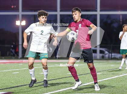 Thumbnail 2 in Longview vs. Red Oak (UIL 5A Region II Area Playoff) photogallery.