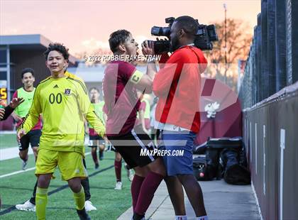 Thumbnail 2 in Longview vs. Red Oak (UIL 5A Region II Area Playoff) photogallery.