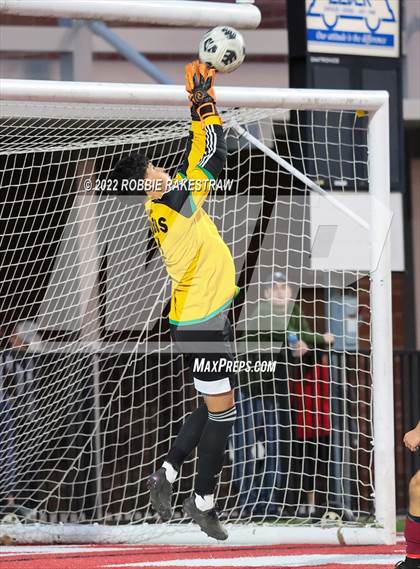 Thumbnail 3 in Longview vs. Red Oak (UIL 5A Region II Area Playoff) photogallery.
