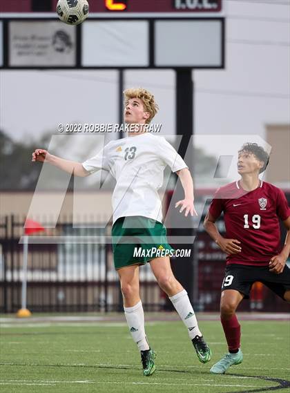 Thumbnail 1 in Longview vs. Red Oak (UIL 5A Region II Area Playoff) photogallery.