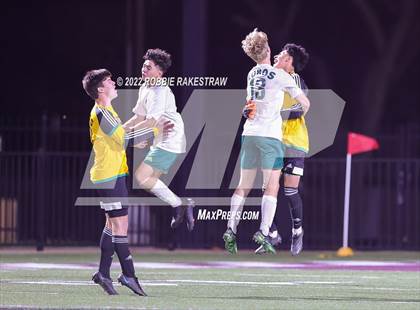 Thumbnail 1 in Longview vs. Red Oak (UIL 5A Region II Area Playoff) photogallery.