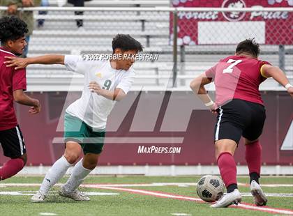 Thumbnail 1 in Longview vs. Red Oak (UIL 5A Region II Area Playoff) photogallery.