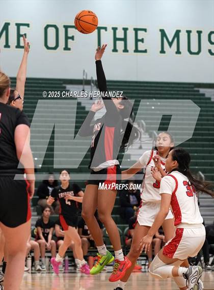 Thumbnail 1 in Redondo Union vs San Clemente (Mira Costa Classic) photogallery.