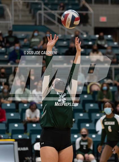 Thumbnail 2 in Seven Lakes vs Reagan [Ronald] (UIL 6A State Semifinals) photogallery.