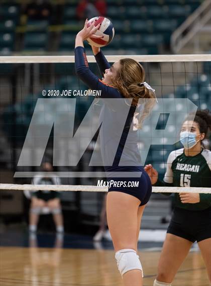 Thumbnail 2 in Seven Lakes vs Reagan [Ronald] (UIL 6A State Semifinals) photogallery.