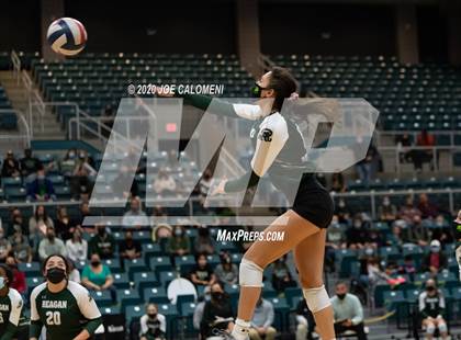 Thumbnail 3 in Seven Lakes vs Reagan [Ronald] (UIL 6A State Semifinals) photogallery.