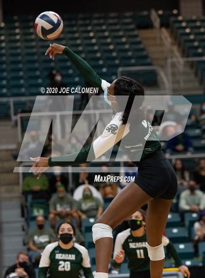 Thumbnail 3 in Seven Lakes vs Reagan [Ronald] (UIL 6A State Semifinals) photogallery.