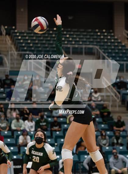 Thumbnail 1 in Seven Lakes vs Reagan [Ronald] (UIL 6A State Semifinals) photogallery.