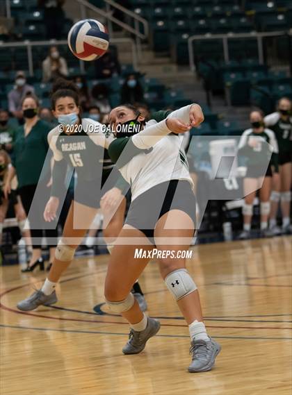 Thumbnail 2 in Seven Lakes vs Reagan [Ronald] (UIL 6A State Semifinals) photogallery.