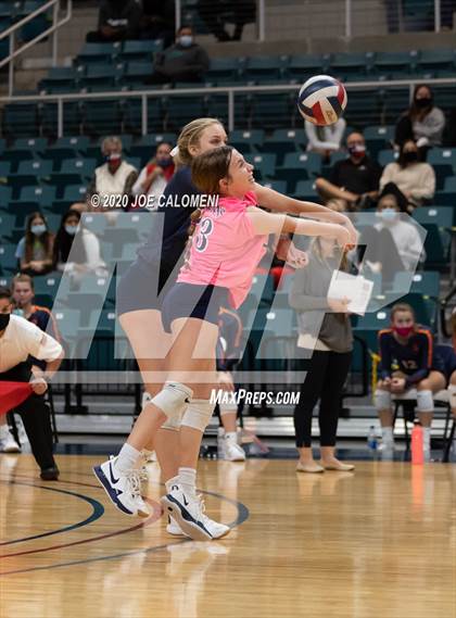 Thumbnail 2 in Seven Lakes vs Reagan [Ronald] (UIL 6A State Semifinals) photogallery.