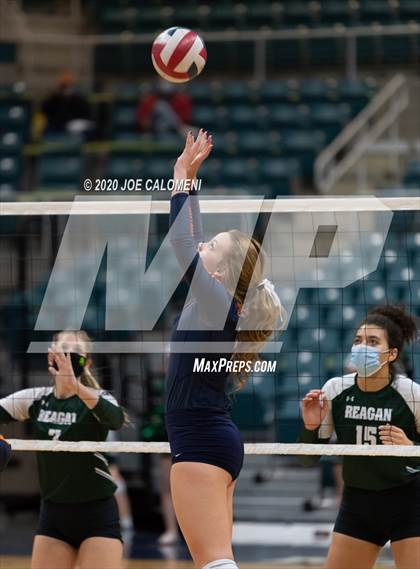 Thumbnail 2 in Seven Lakes vs Reagan [Ronald] (UIL 6A State Semifinals) photogallery.