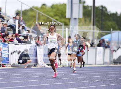 Thumbnail 3 in Bob Hayes Invitational (200 Meter) photogallery.
