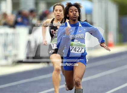 Thumbnail 2 in Bob Hayes Invitational (200 Meter) photogallery.
