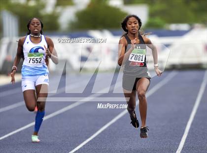 Thumbnail 1 in Bob Hayes Invitational (200 Meter) photogallery.