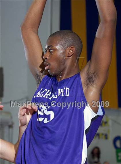 Thumbnail 3 in Sacramento vs. Bishop Manogue (Gridley Invitational) photogallery.
