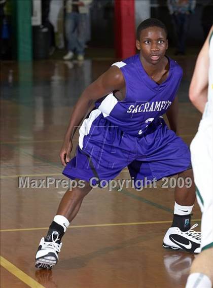 Thumbnail 3 in Sacramento vs. Bishop Manogue (Gridley Invitational) photogallery.