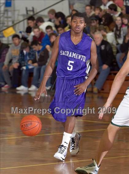 Thumbnail 2 in Sacramento vs. Bishop Manogue (Gridley Invitational) photogallery.