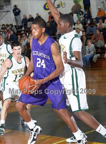 Thumbnail 1 in Sacramento vs. Bishop Manogue (Gridley Invitational) photogallery.