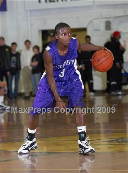 Thumbnail 2 in Sacramento vs. Bishop Manogue (Gridley Invitational) photogallery.