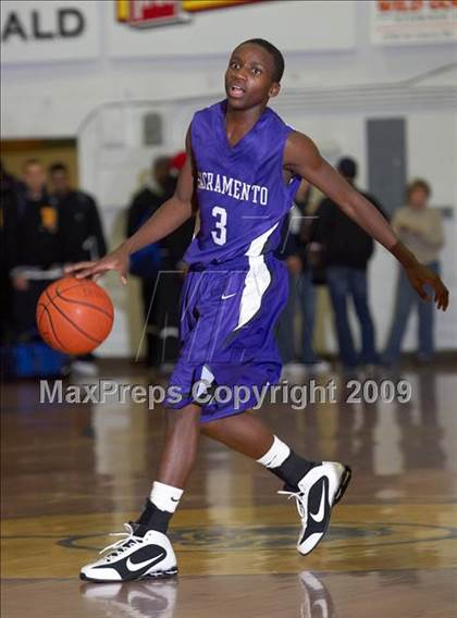 Thumbnail 1 in Sacramento vs. Bishop Manogue (Gridley Invitational) photogallery.
