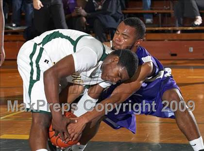 Thumbnail 1 in Sacramento vs. Bishop Manogue (Gridley Invitational) photogallery.