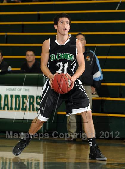 Thumbnail 3 in El Camino vs. Center (Jack Scott Tournament) photogallery.