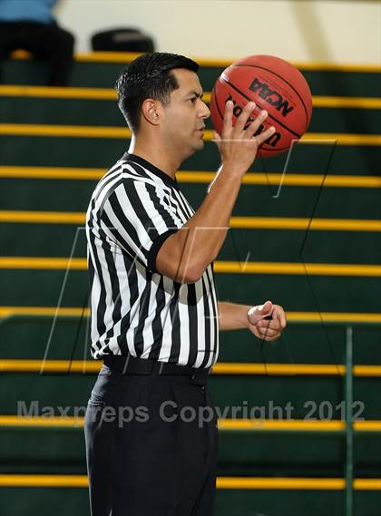 Thumbnail 3 in El Camino vs. Center (Jack Scott Tournament) photogallery.