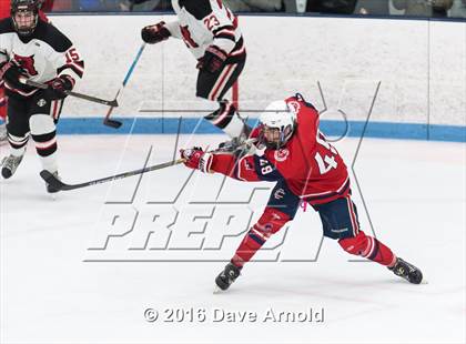 Thumbnail 2 in Reading Memorial vs. Central Catholic (MIAA Division 1A Play-In) photogallery.