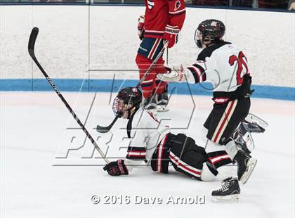 Thumbnail 2 in Reading Memorial vs. Central Catholic (MIAA Division 1A Play-In) photogallery.
