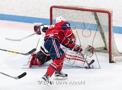 Thumbnail 2 in Reading Memorial vs. Central Catholic (MIAA Division 1A Play-In) photogallery.