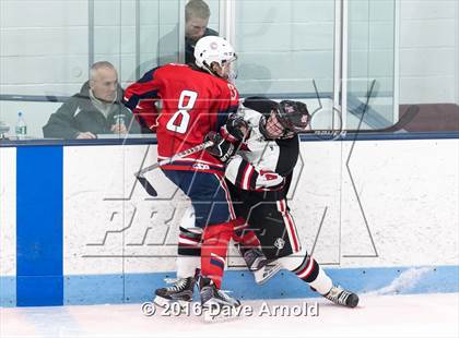 Thumbnail 2 in Reading Memorial vs. Central Catholic (MIAA Division 1A Play-In) photogallery.