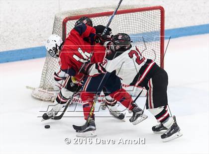 Thumbnail 2 in Reading Memorial vs. Central Catholic (MIAA Division 1A Play-In) photogallery.